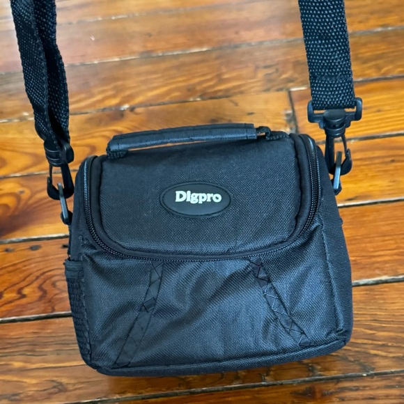 Digpro Compact Fit Design Deluxe Gadget Bag for Cameras/Camcorders Black - Picture 2 of 11